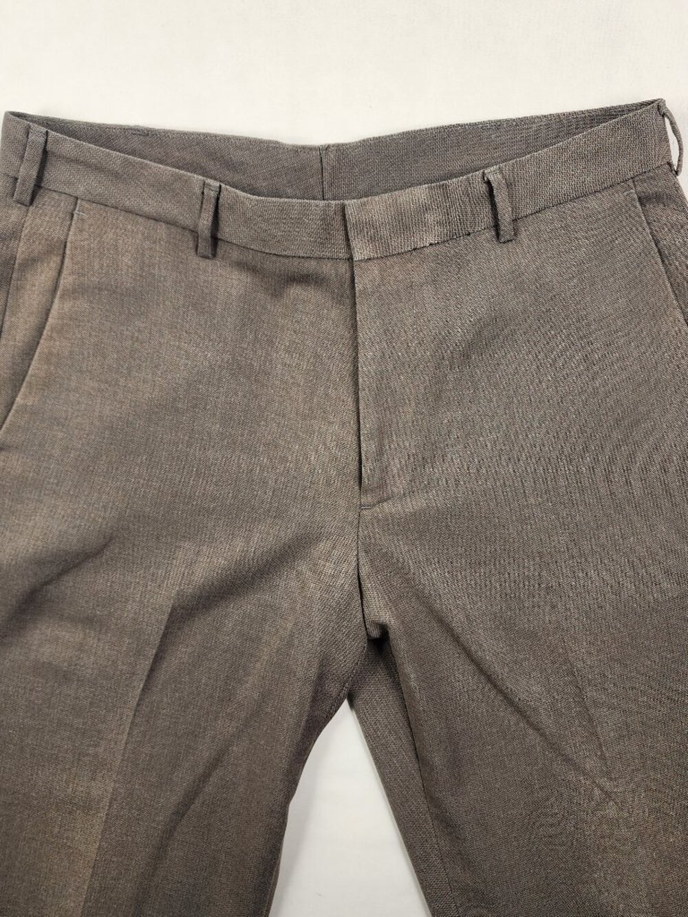 Van Heusen Mens 32x32 Khaki Non Iron Straight Fit Flat Front Dress Pants Flaw